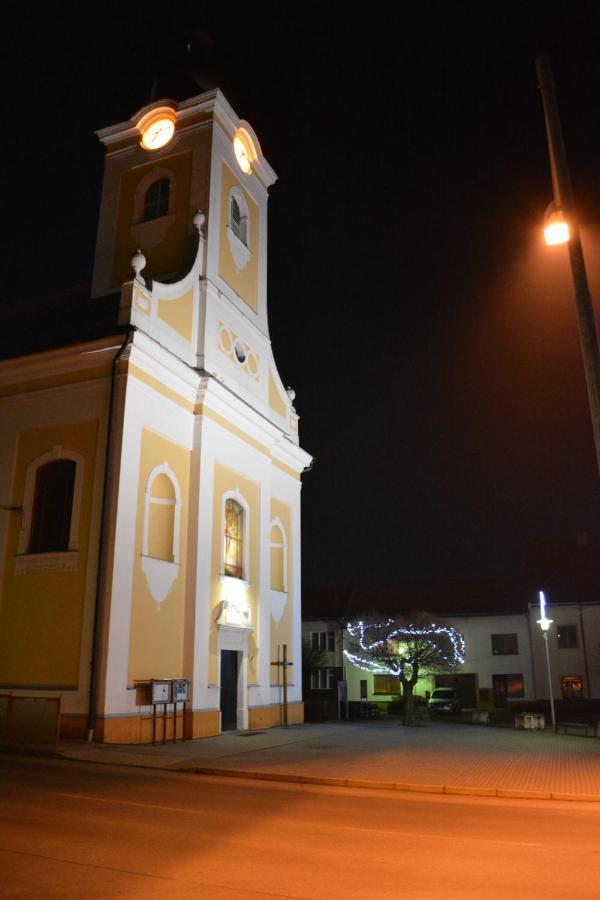 Gasthaus Retro Vila Slušovice Exterior foto